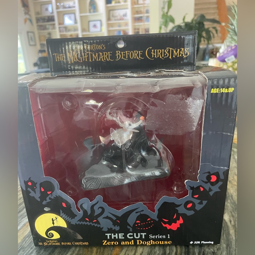 Nightmare before Christmas collectible. The Cut Series 1. Zero and doghouse. New